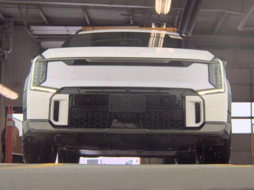 Glacial White Pearl 2025 Kia EV9 GT-Line
