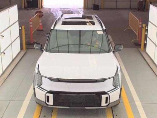 Glacial White Pearl 2025 Kia EV9 GT-Line