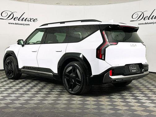 Glacial White Pearl 2025 Kia EV9 GT-Line