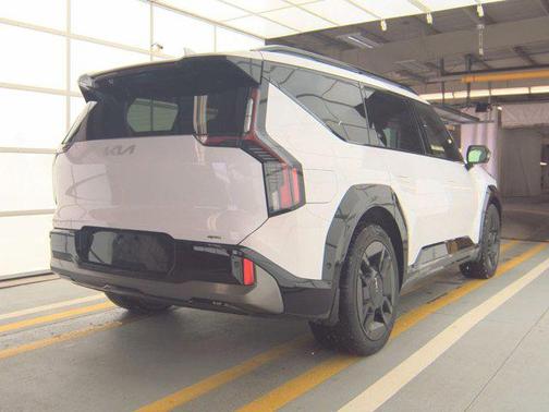 Glacial White Pearl 2025 Kia EV9 GT-Line