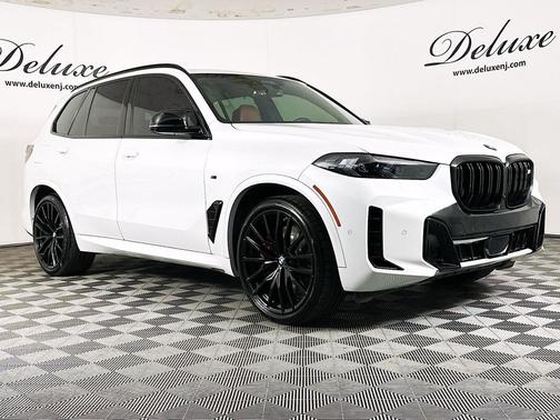 Mineral White Metallic 2025 BMW X5 M60i