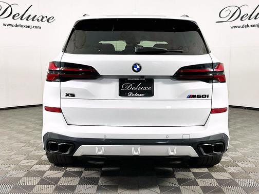 Mineral White Metallic 2025 BMW X5 M60i