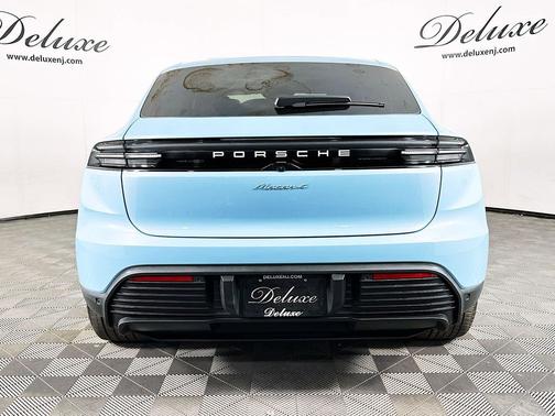 Frozen Blue Metallic 2024 Porsche Macan Macan Electric 4