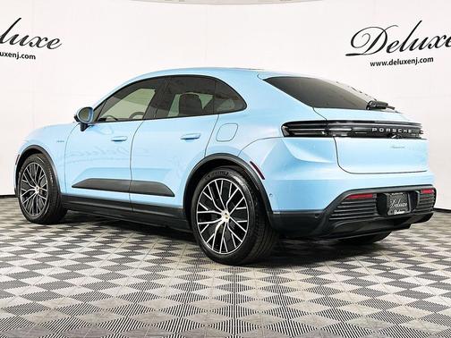 Frozen Blue Metallic 2024 Porsche Macan Macan Electric 4