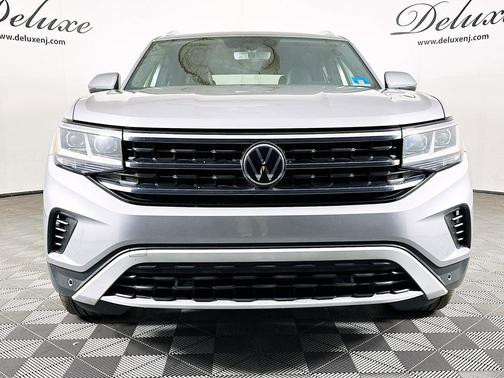 Pyrite Silver Metallic 2022 Volkswagen Atlas Cross Sport 3.6L V6 SE w/Technology