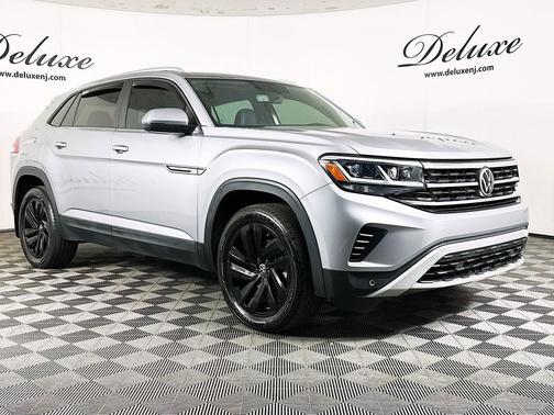 Pyrite Silver Metallic 2022 Volkswagen Atlas Cross Sport 3.6L V6 SE w/Technology