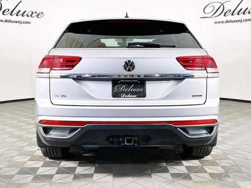 Pyrite Silver Metallic 2022 Volkswagen Atlas Cross Sport 3.6L V6 SE w/Technology