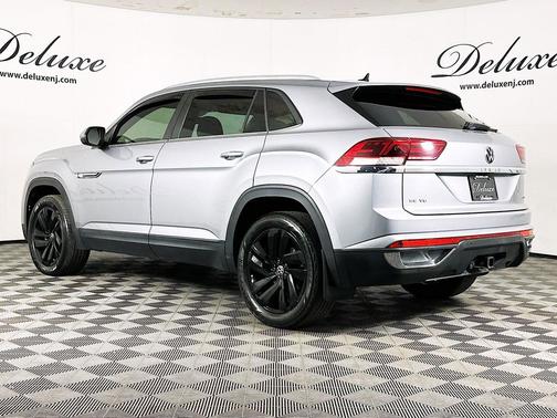 Pyrite Silver Metallic 2022 Volkswagen Atlas Cross Sport 3.6L V6 SE w/Technology