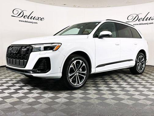 2025 Audi Q7 45 Premium Plus