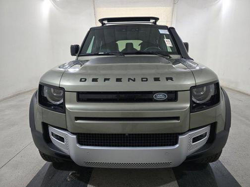 2023 Land Rover Defender SE