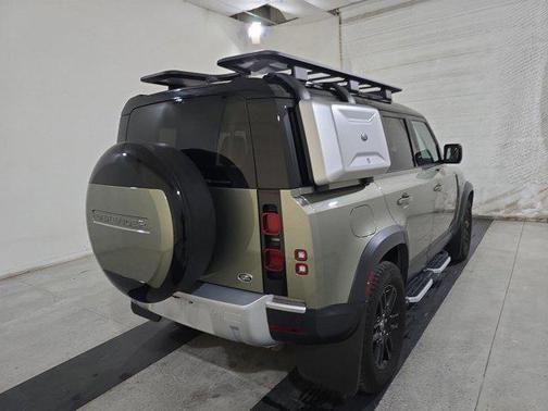 2023 Land Rover Defender SE