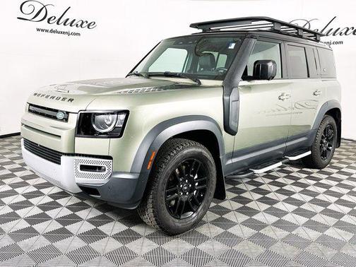 2023 Land Rover Defender SE