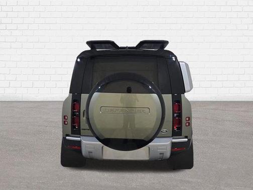 2023 Land Rover Defender SE