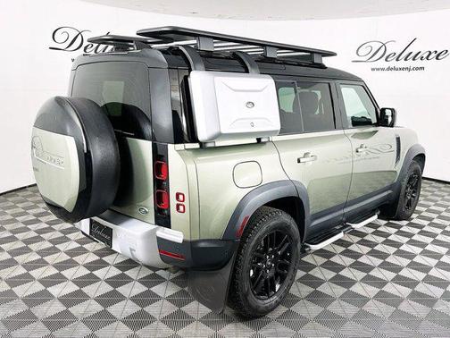 2023 Land Rover Defender SE