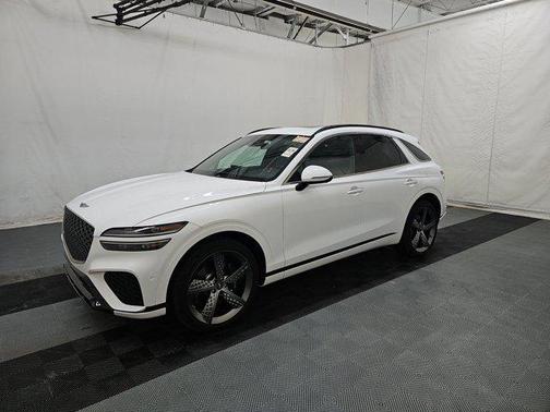 Uyuni White 2024 Genesis GV70 2.5T