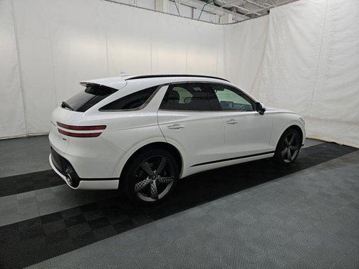 Uyuni White 2024 Genesis GV70 2.5T