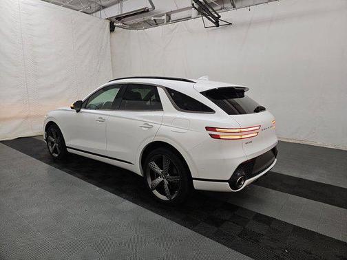 Uyuni White 2024 Genesis GV70 2.5T