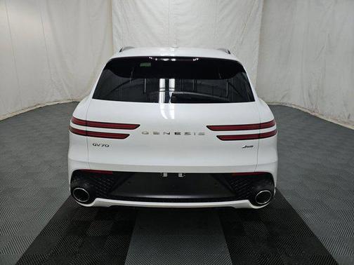 Uyuni White 2024 Genesis GV70 2.5T