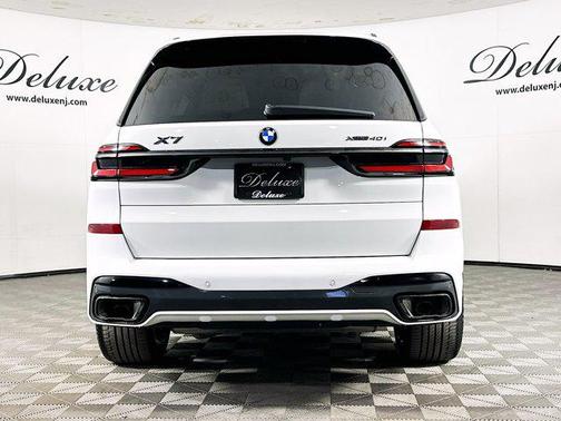 Alpine White 2024 BMW X7 xDrive40i