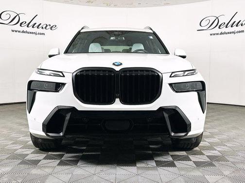 Alpine White 2024 BMW X7 xDrive40i
