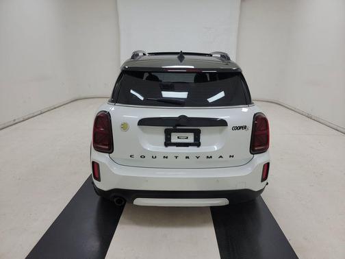 Nanuq White Metallic 2023 MINI SE Countryman Cooper