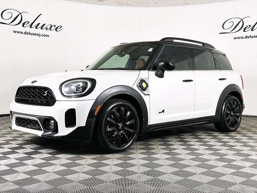 Nanuq White Metallic 2023 MINI SE Countryman Cooper