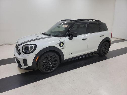 Nanuq White Metallic 2023 MINI SE Countryman Cooper