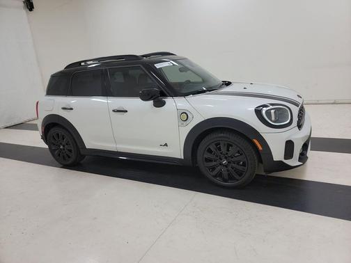 Nanuq White Metallic 2023 MINI SE Countryman Cooper