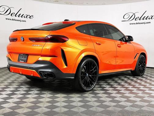 Mineral White Metallic 2024 BMW X6 M60i
