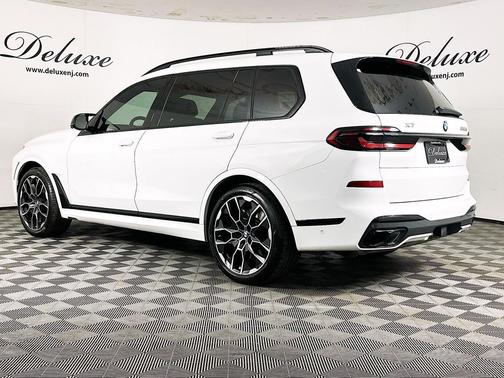 Alpine White 2025 BMW X7 M60i