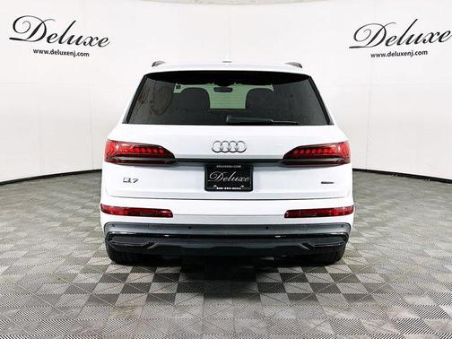 2022 Audi Q7 55 Premium Plus