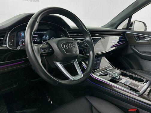 2022 Audi Q7 55 Premium Plus