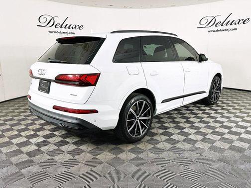 2022 Audi Q7 55 Premium Plus