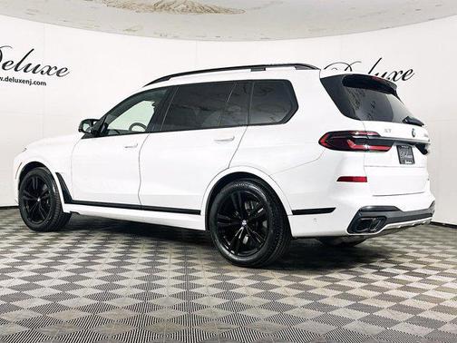 Mineral White Metallic 2024 BMW X7 M60i