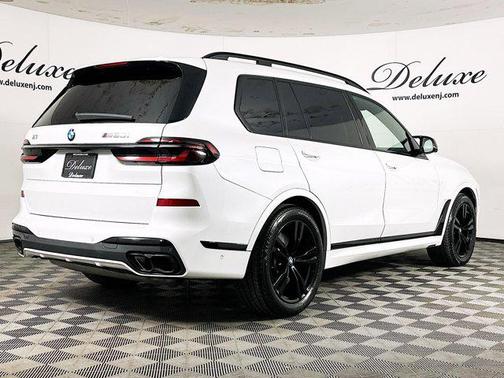 Mineral White Metallic 2024 BMW X7 M60i
