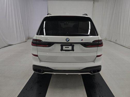 2024 BMW X7 M60i