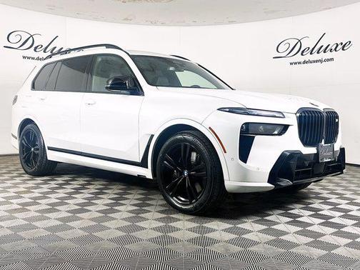 Mineral White Metallic 2024 BMW X7 M60i