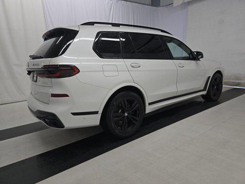 2024 BMW X7 M60i