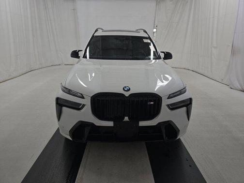 2024 BMW X7 M60i