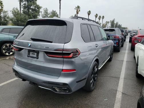 Skyscraper Grey Metallic 2024 BMW X7 xDrive40i