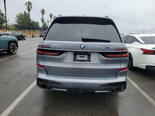 Skyscraper Grey Metallic 2024 BMW X7 xDrive40i