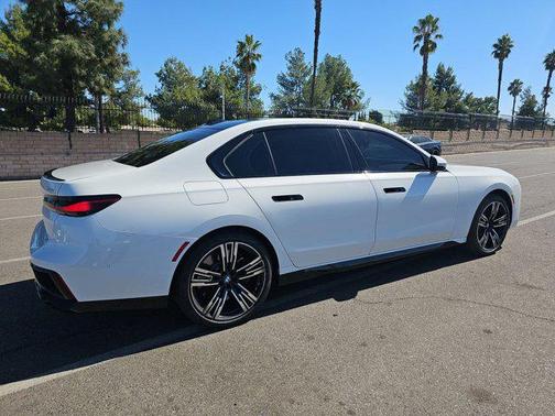 2023 BMW 760 760i xDrive