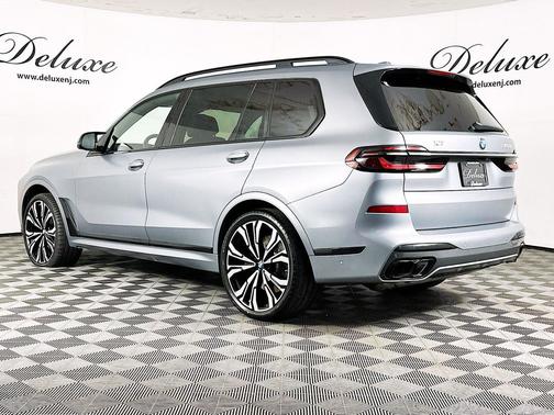Frozen Pure Grey Metallic 2023 BMW X7 M60i