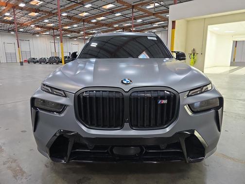 Frozen Pure Grey Metallic 2023 BMW X7 M60i