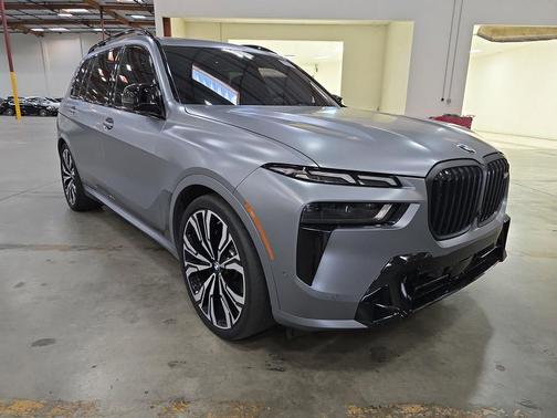 Frozen Pure Grey Metallic 2023 BMW X7 M60i