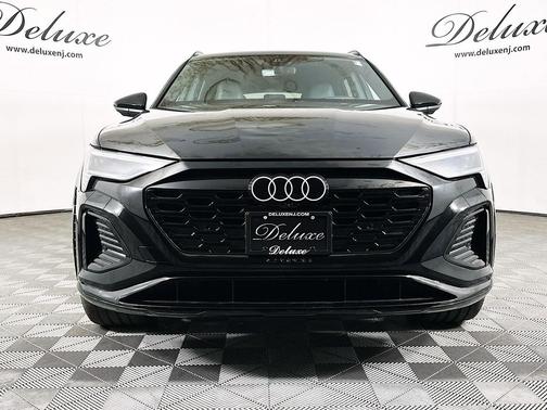 Mythos Black Metallic 2024 Audi SQ8 4.0T Prestige