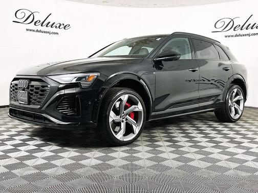 Mythos Black Metallic 2024 Audi SQ8 4.0T Prestige