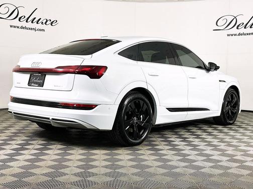 Glacier White Metallic 2022 Audi e-tron Sportback S line Premium Plus