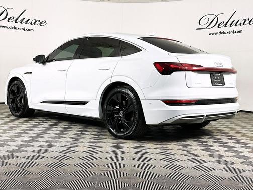 Glacier White Metallic 2022 Audi e-tron Sportback S line Premium Plus