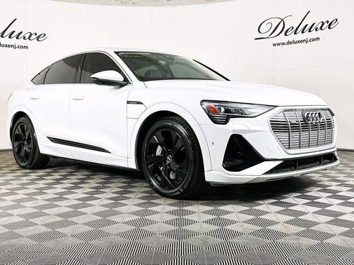 Glacier White Metallic 2022 Audi e-tron Sportback S line Premium Plus
